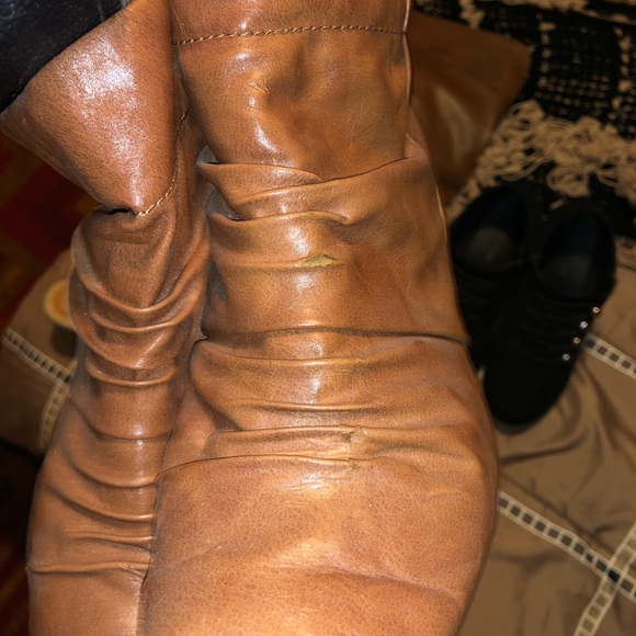 Boots - Picture 4 of 4